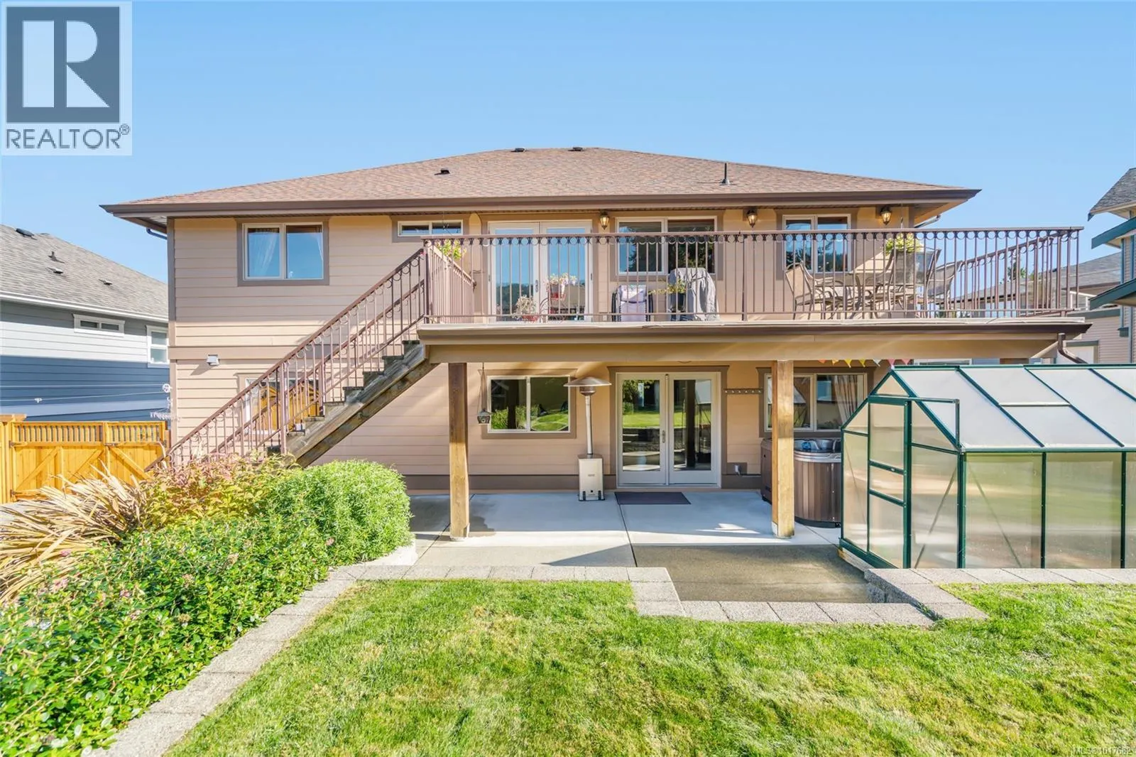 526 Douglas Pl
