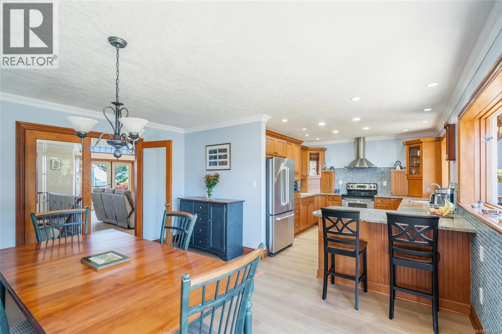 526 Douglas Pl
