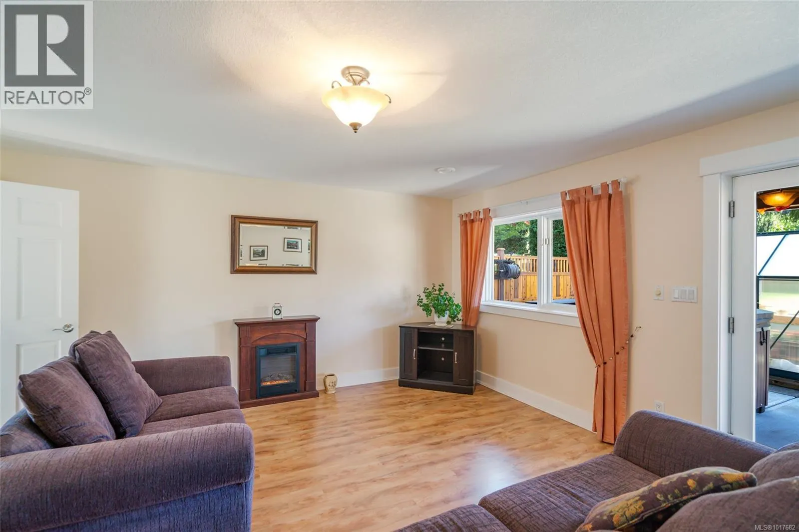 526 Douglas Pl