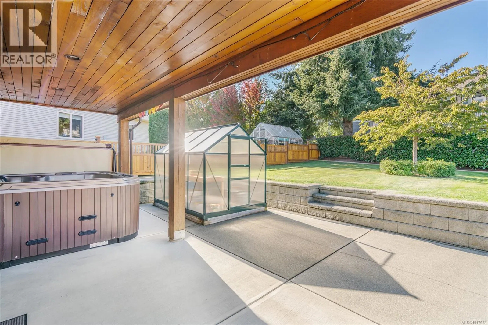 526 Douglas Pl