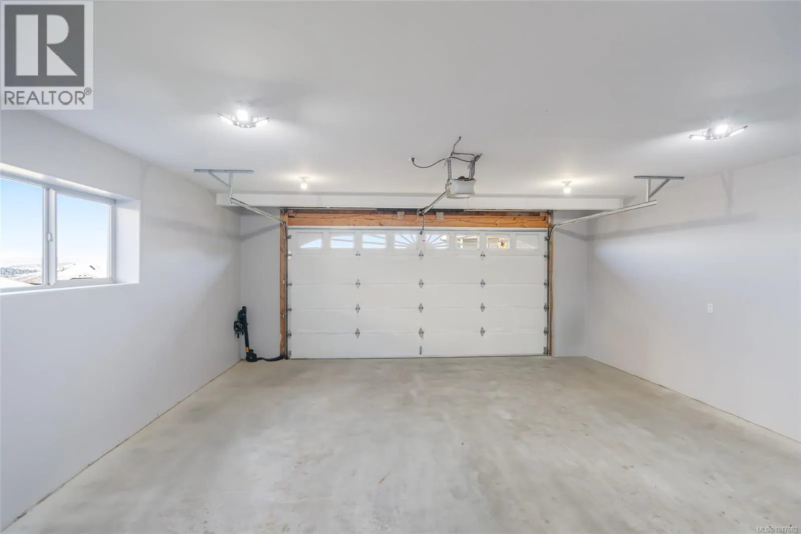 526 Douglas Pl