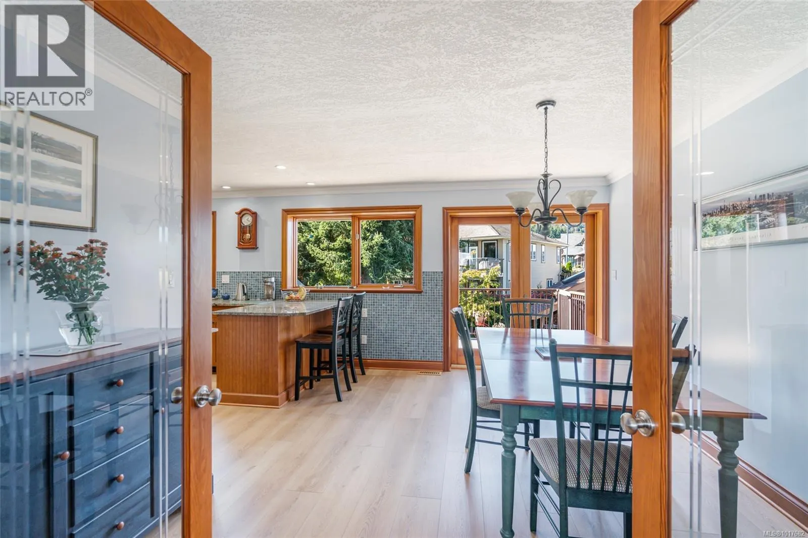 526 Douglas Pl