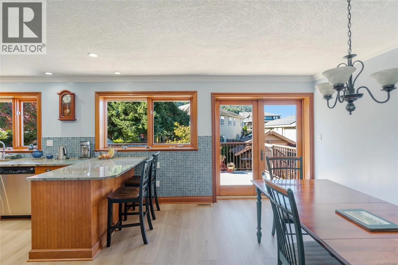 526 Douglas Pl