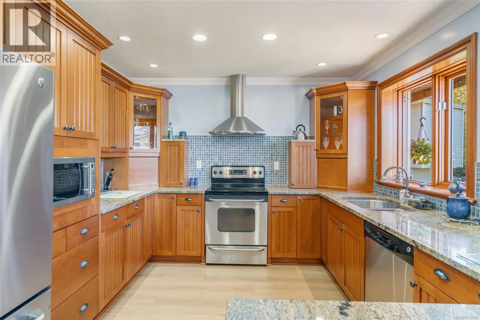 526 Douglas Pl