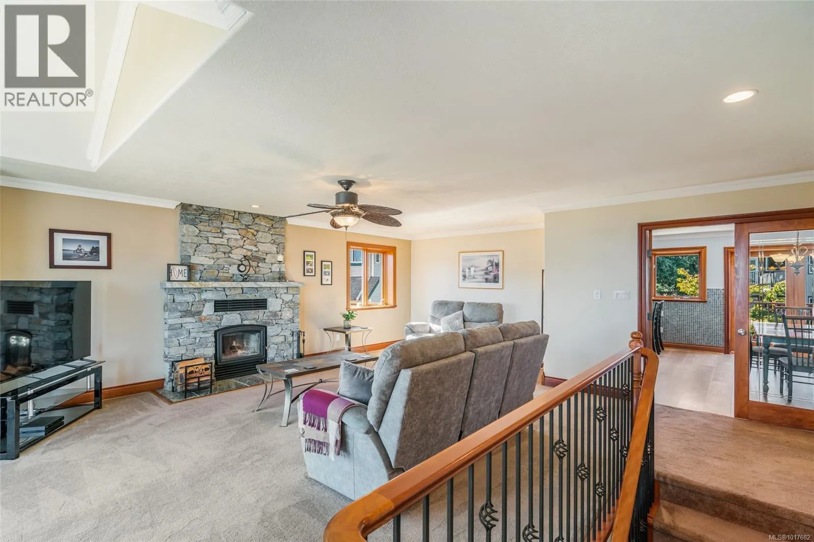 526 Douglas Pl