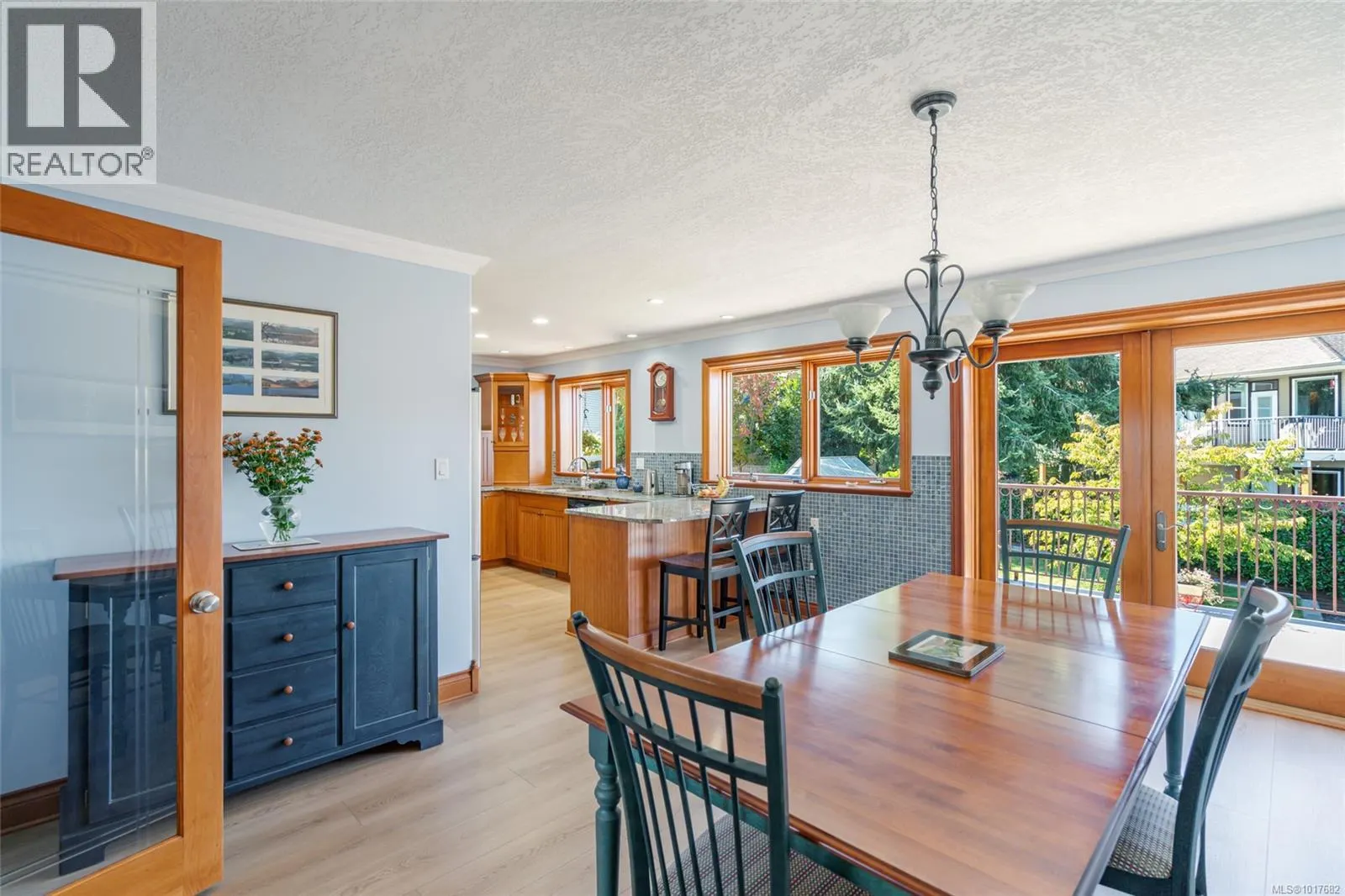 526 Douglas Pl