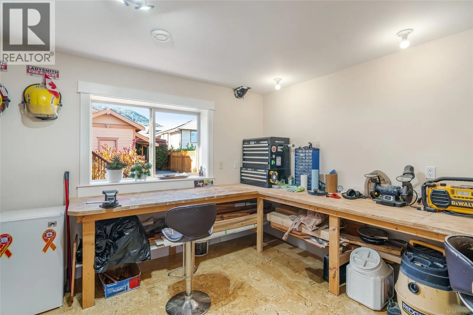 526 Douglas Pl