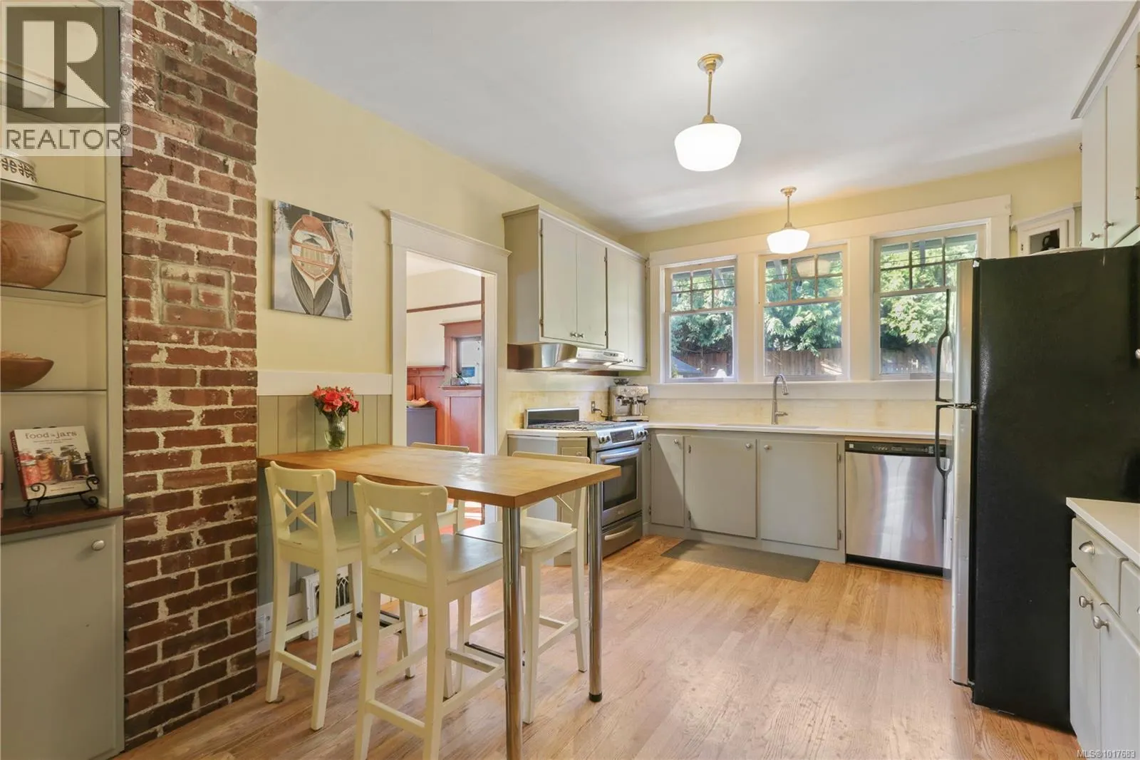505 Stewart Ave