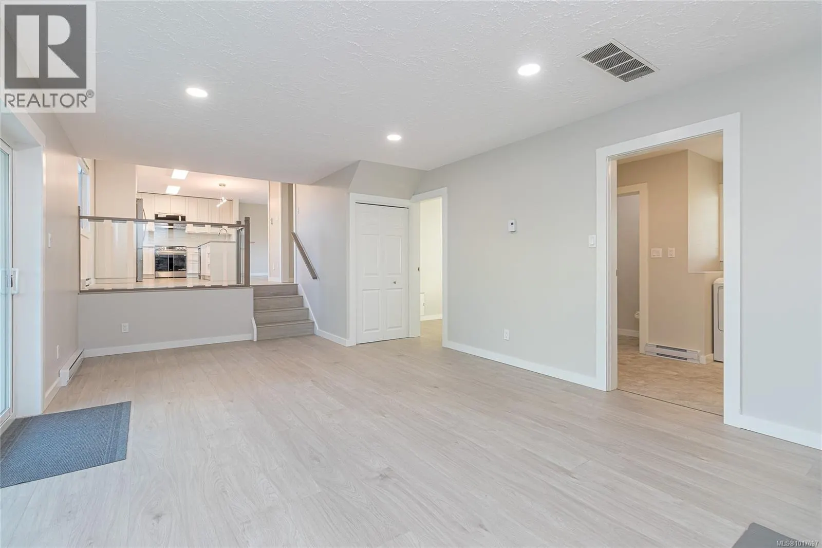 545 Rowan Ave