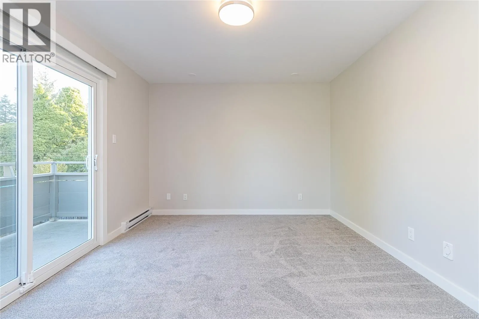545 Rowan Ave