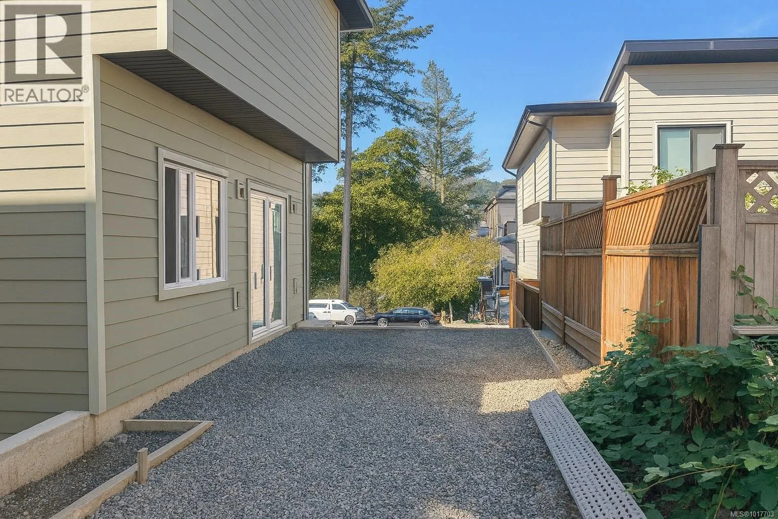 909 Rosefinch Pl