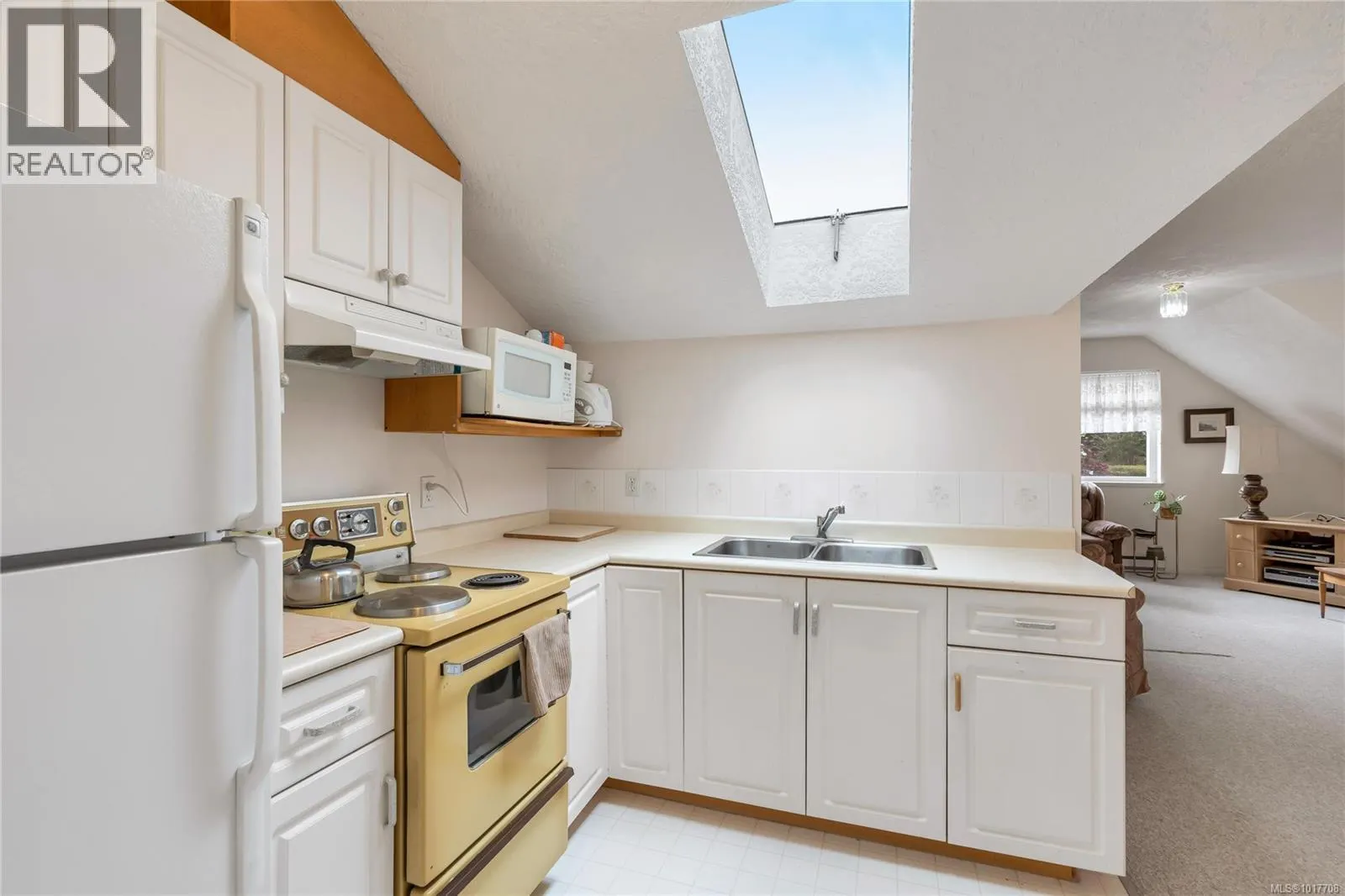 6572 Bird's Eye Dr