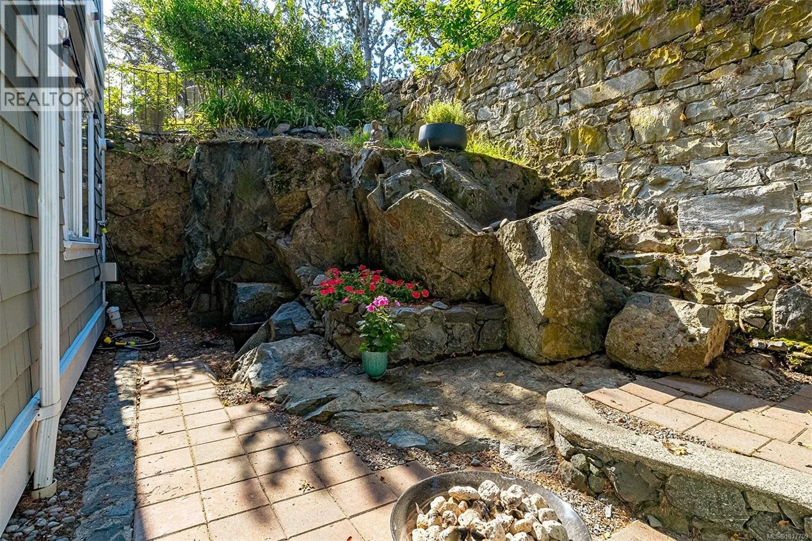 1 1002 Carberry Gdns