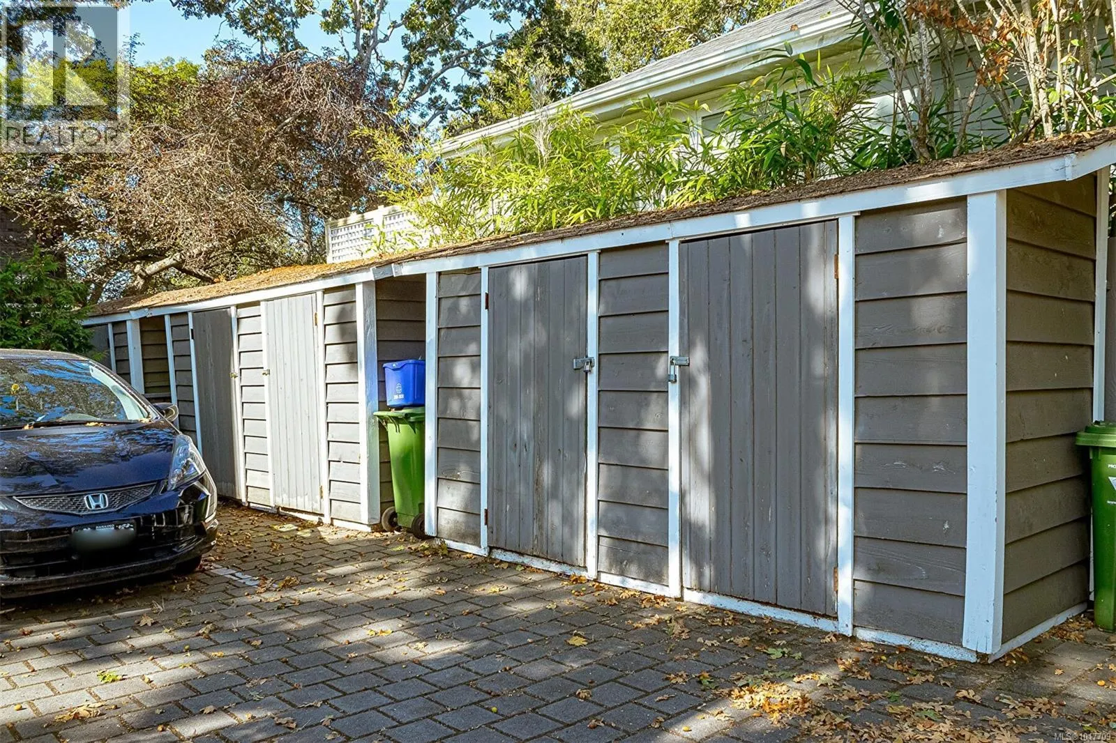 1 1002 Carberry Gdns