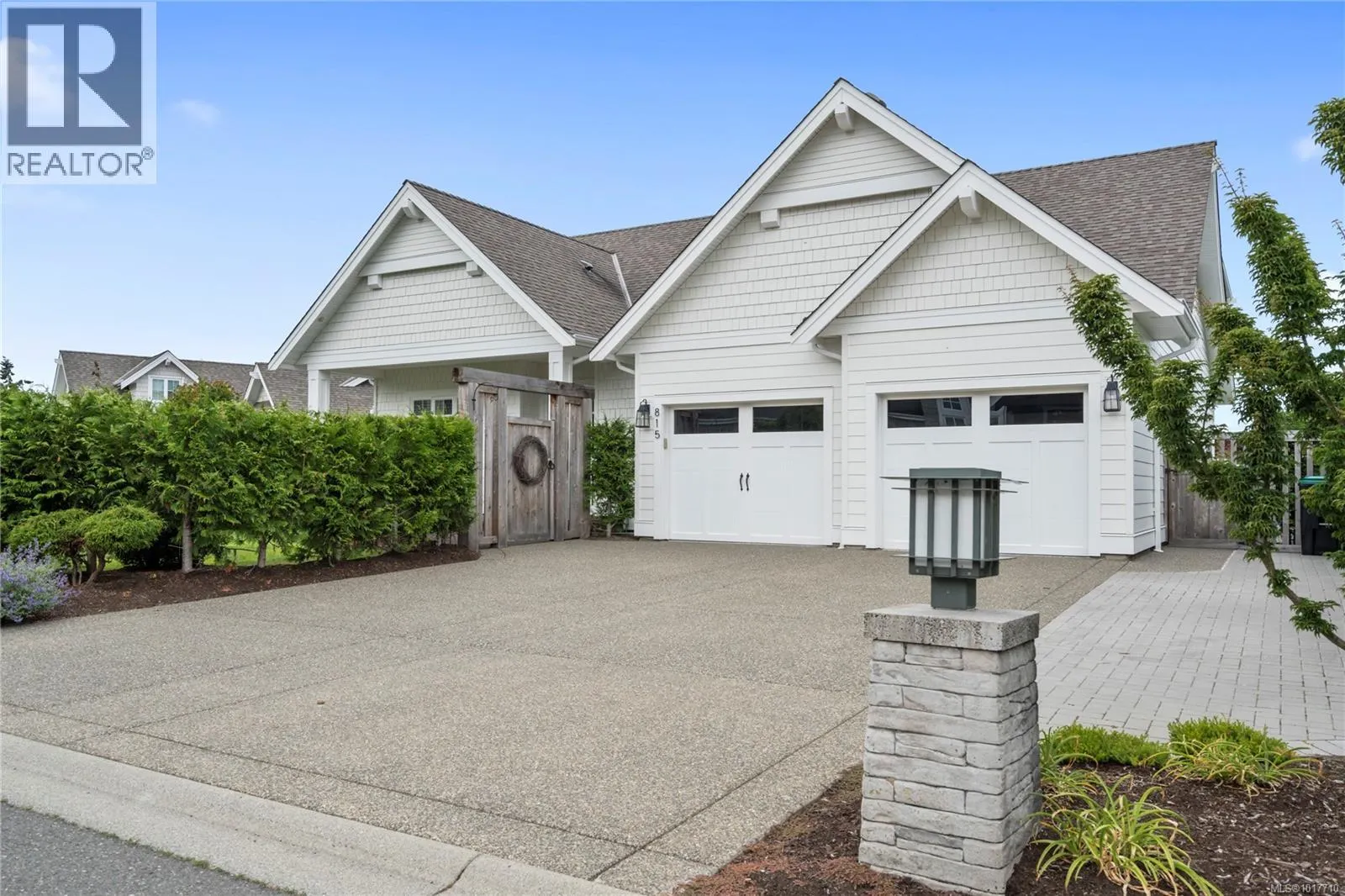 815 Bluffs Dr