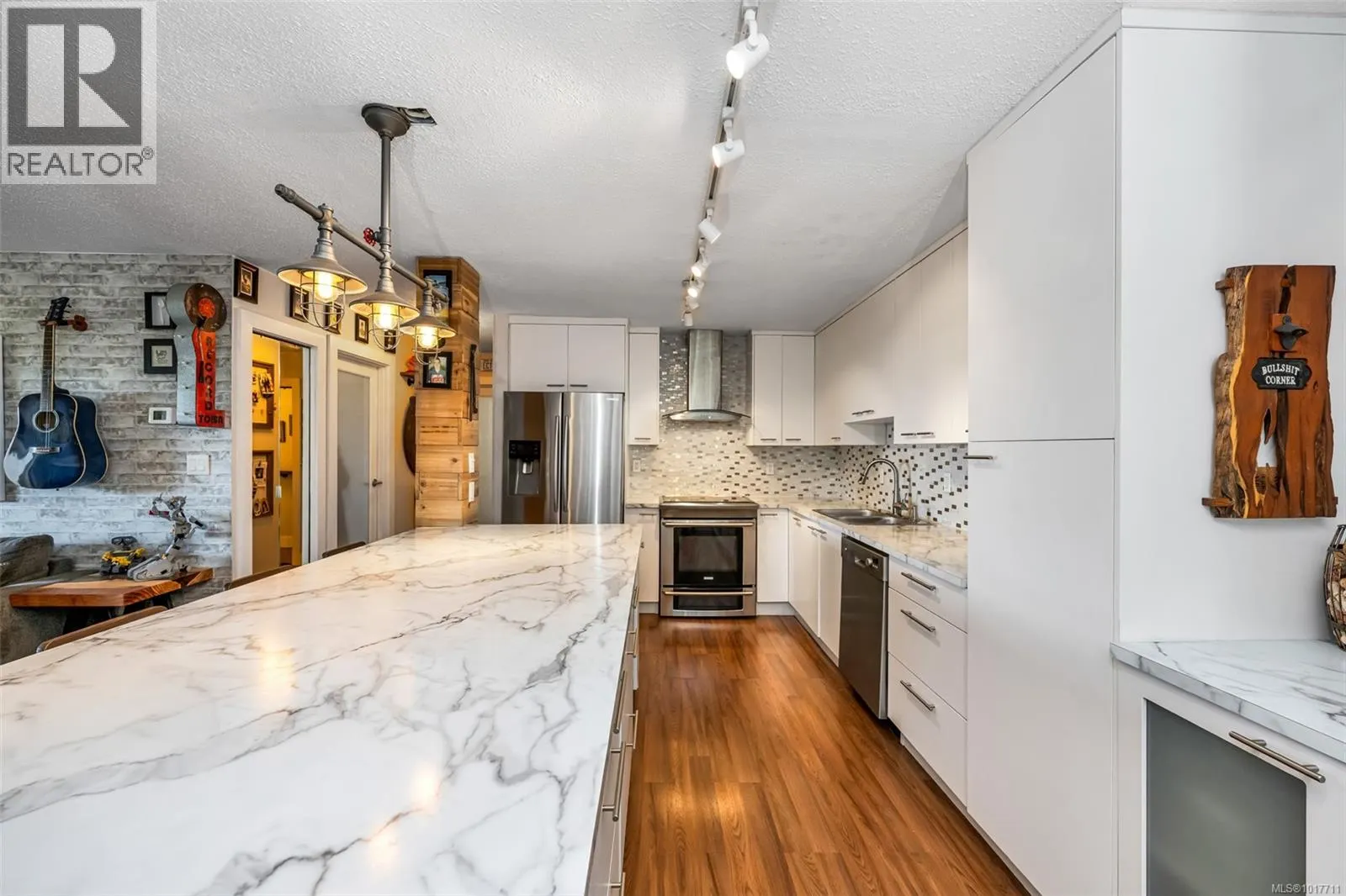 205 1000 Esquimalt Rd