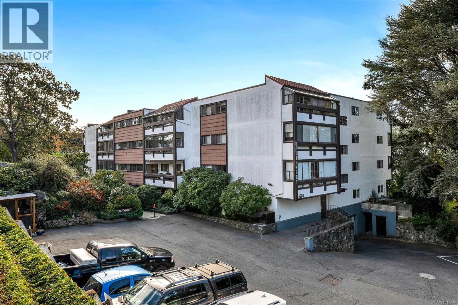 205 1000 Esquimalt Rd