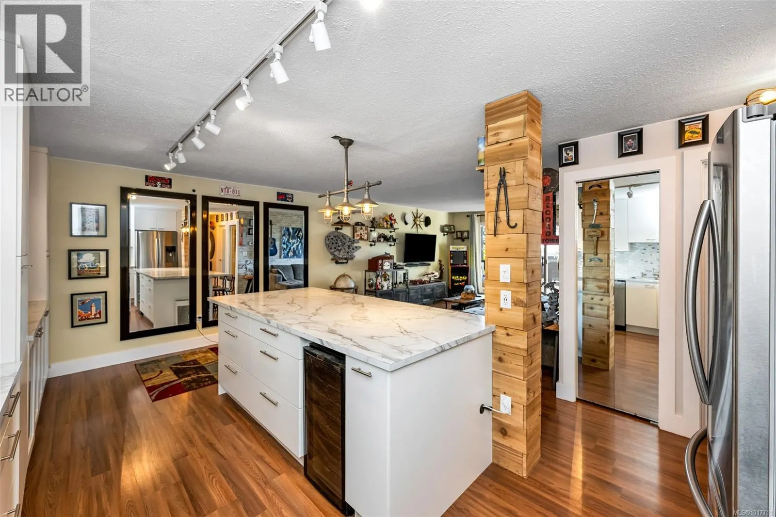 205 1000 Esquimalt Rd