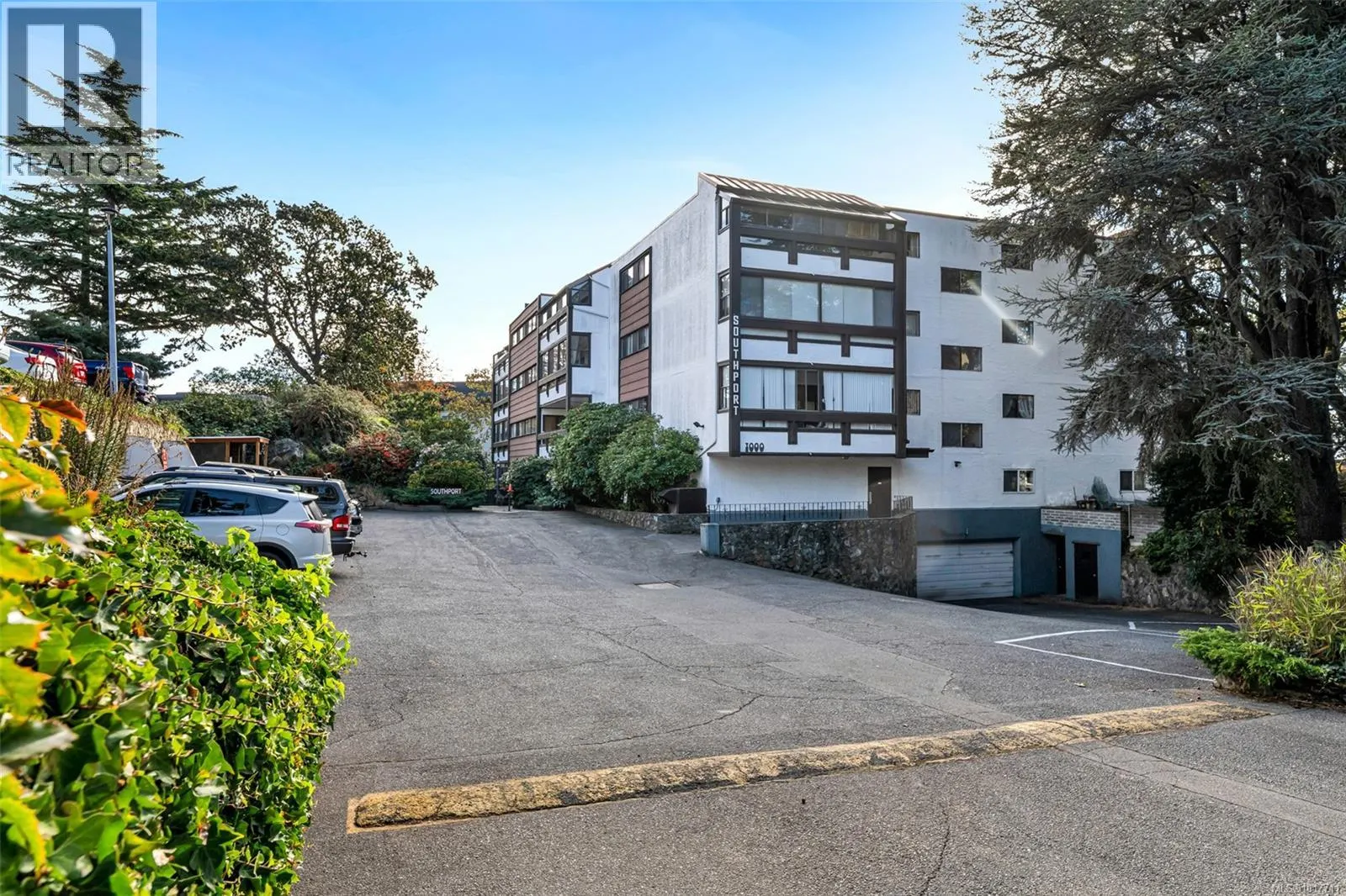 205 1000 Esquimalt Rd