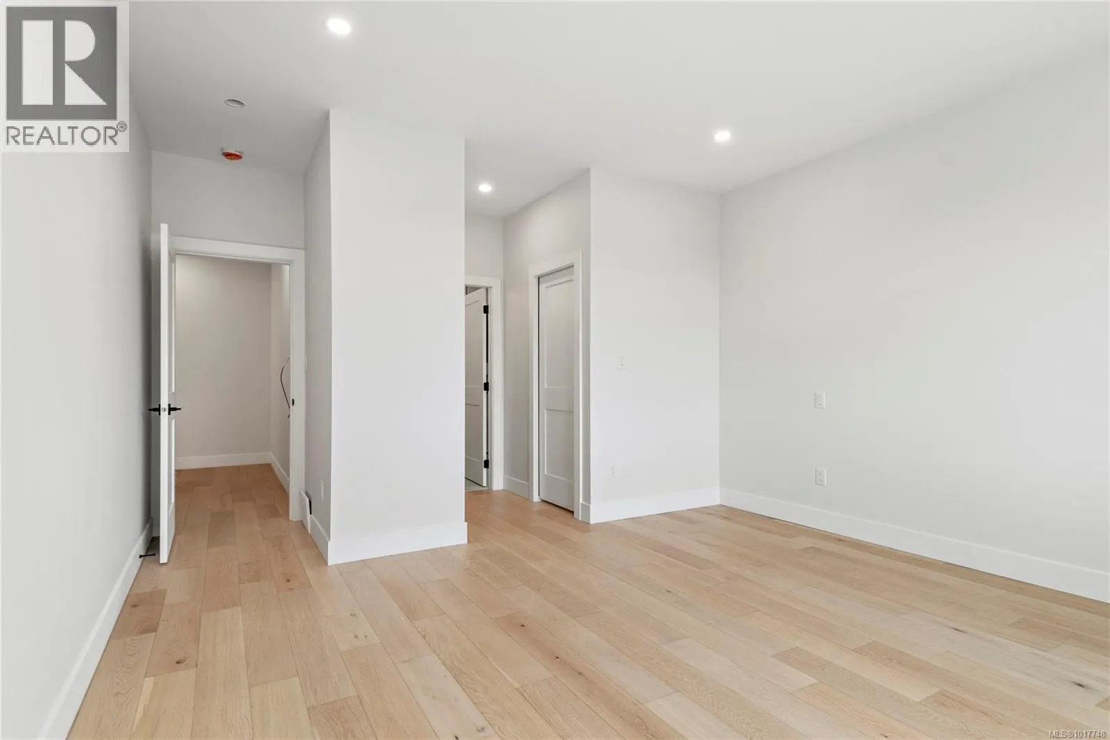 3428 Rhys Rd
