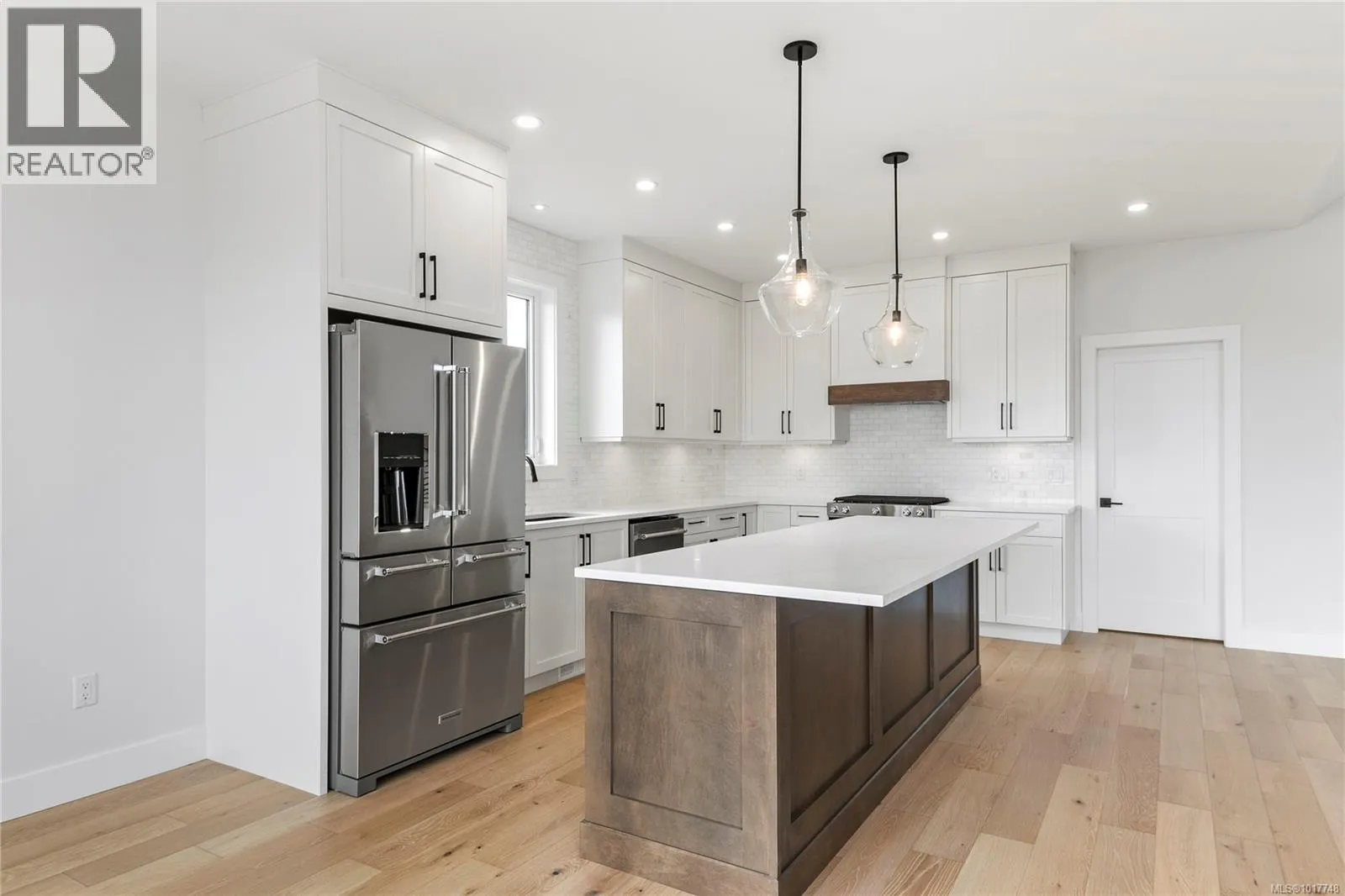 3428 Rhys Rd