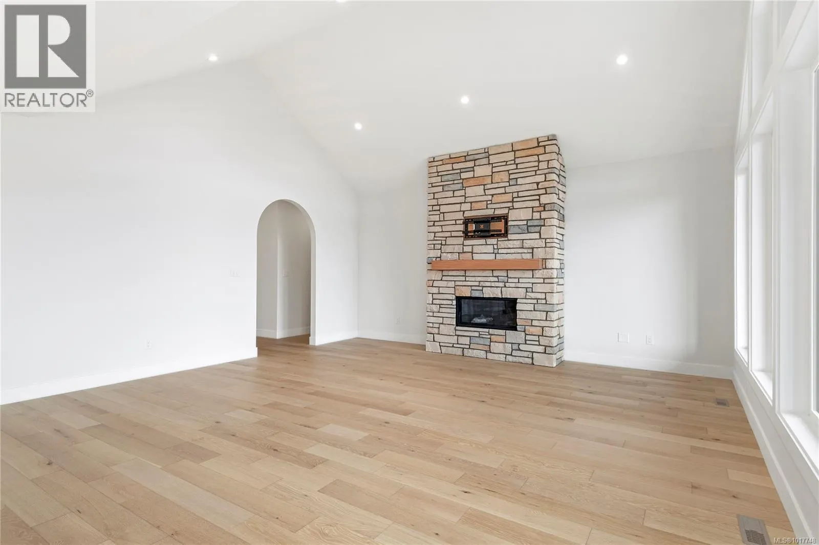 3428 Rhys Rd