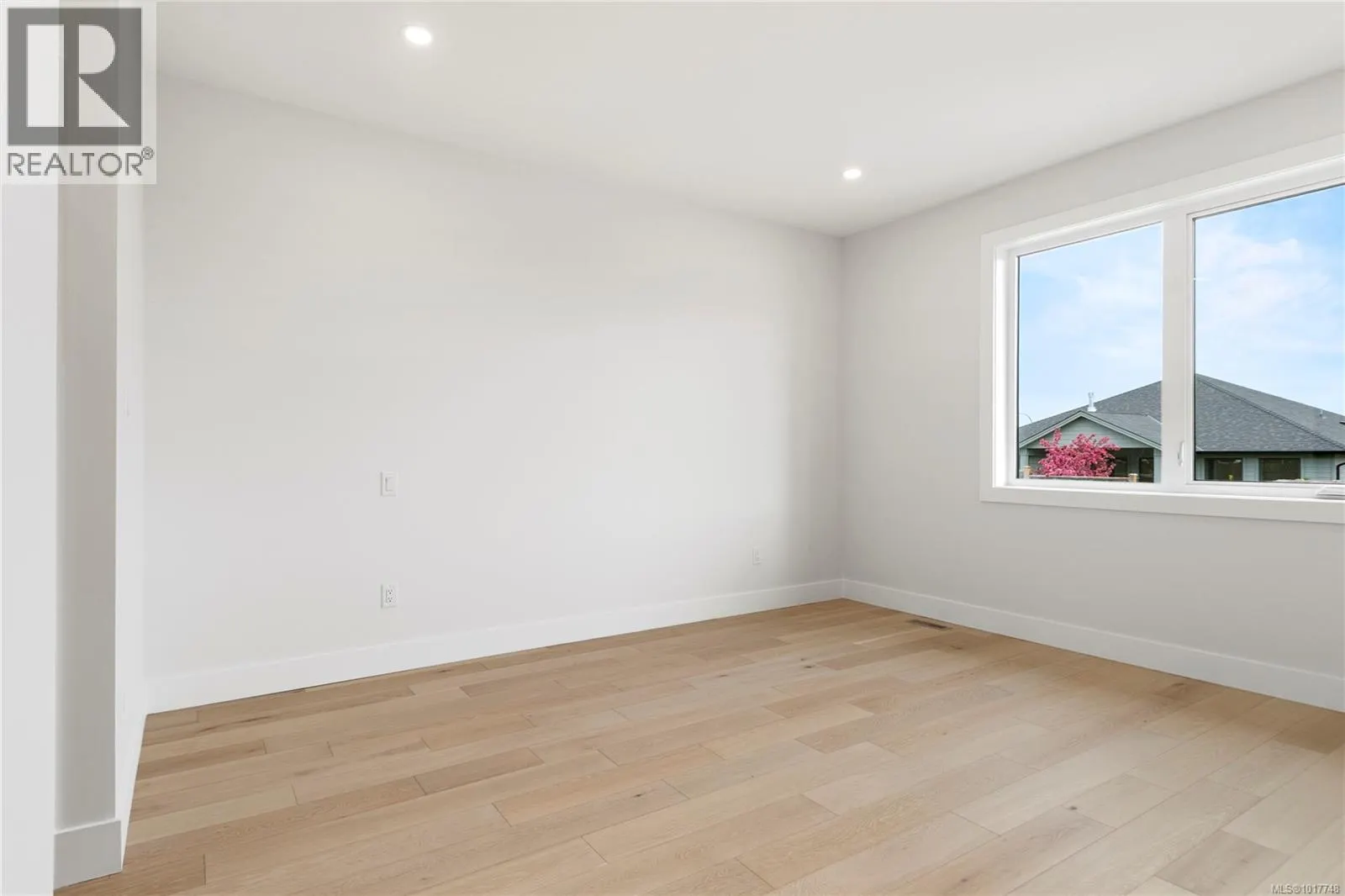 3428 Rhys Rd