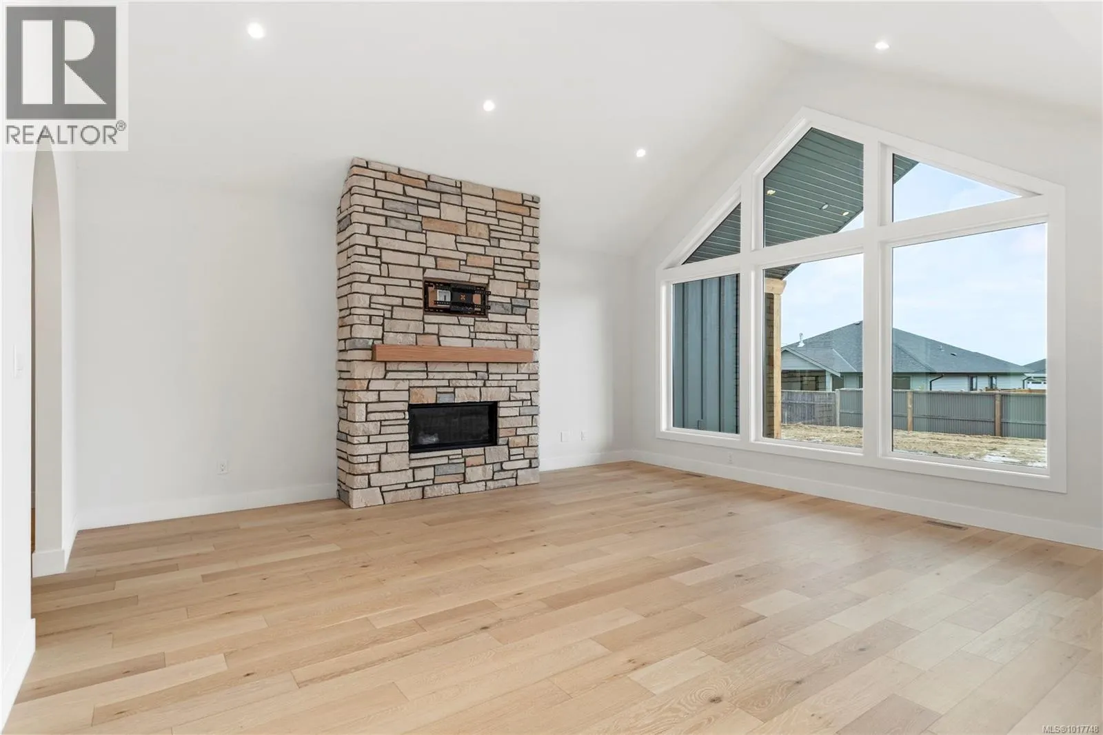 3428 Rhys Rd