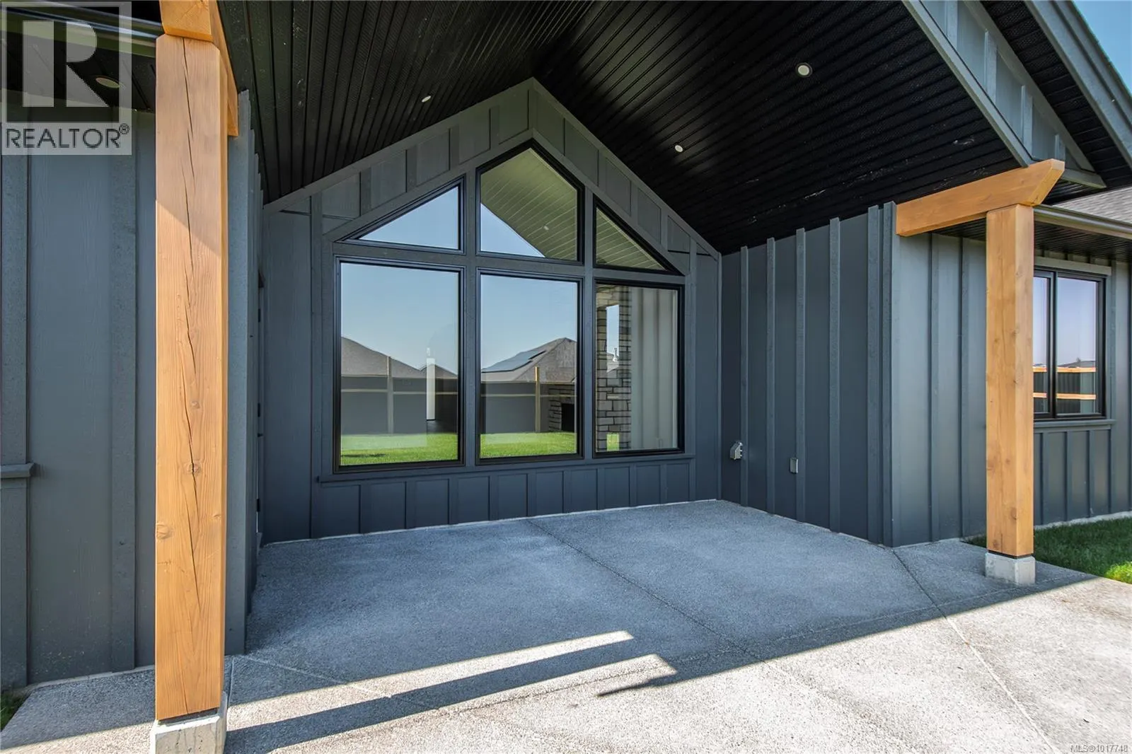 3428 Rhys Rd