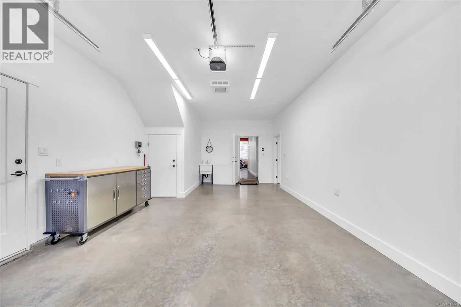 6345 Karen Pl