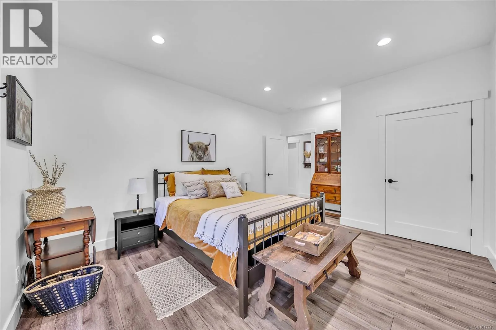 6345 Karen Pl