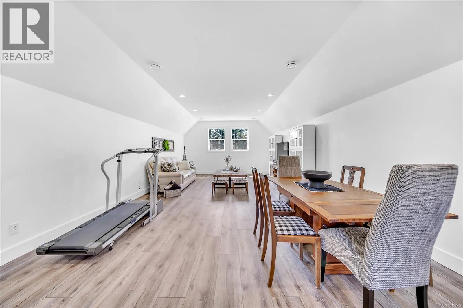 6345 Karen Pl