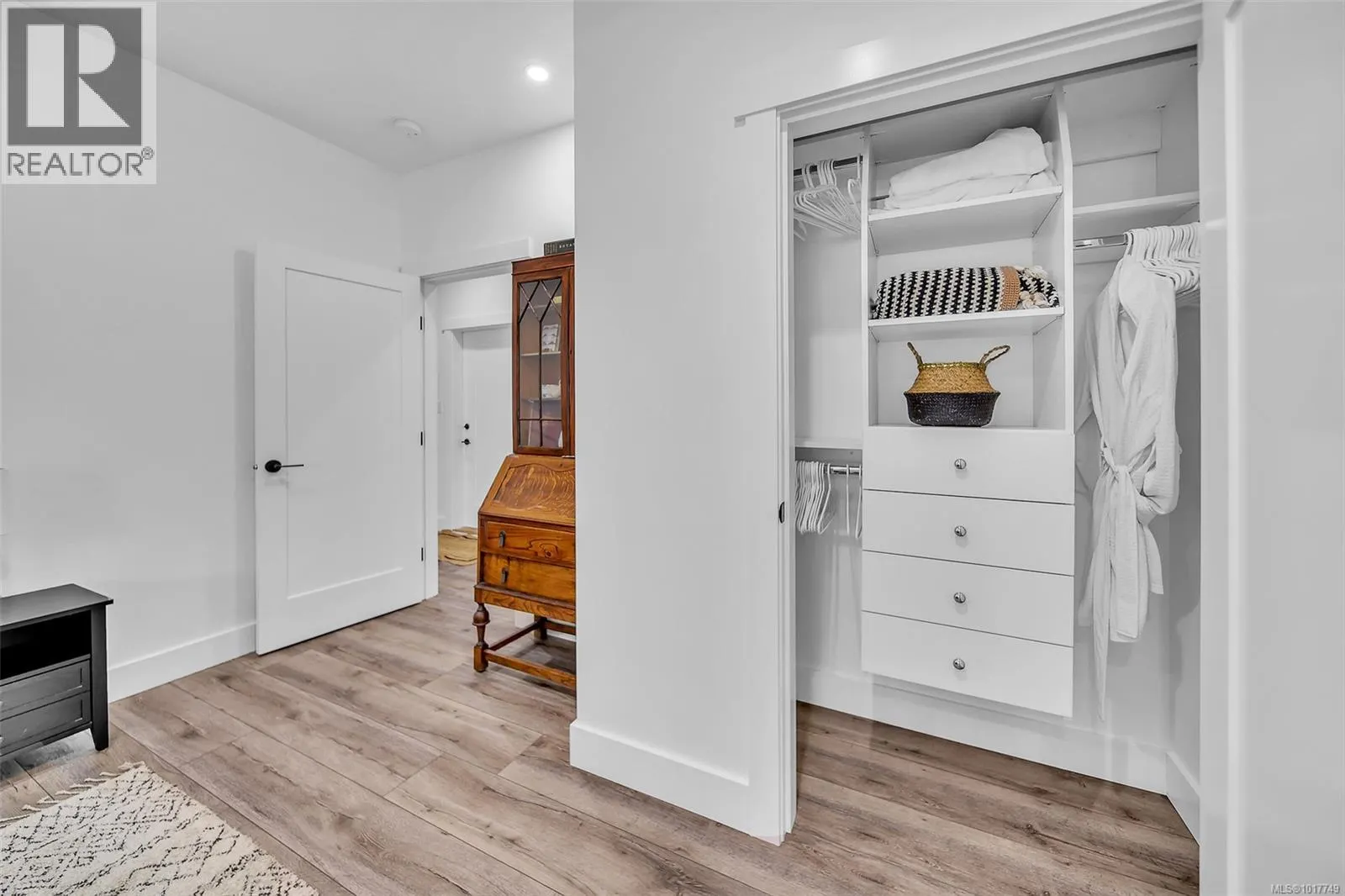 6345 Karen Pl