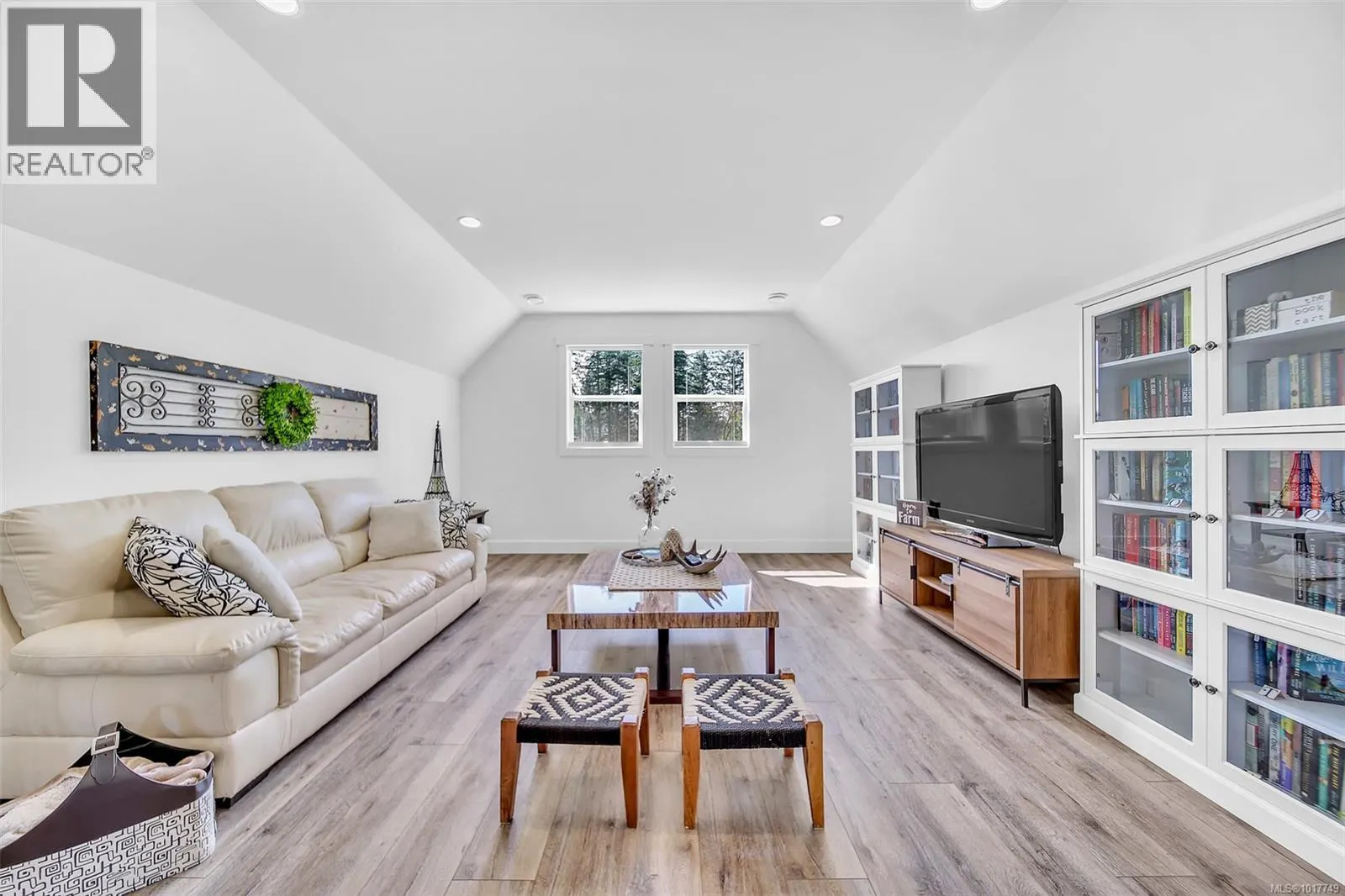6345 Karen Pl