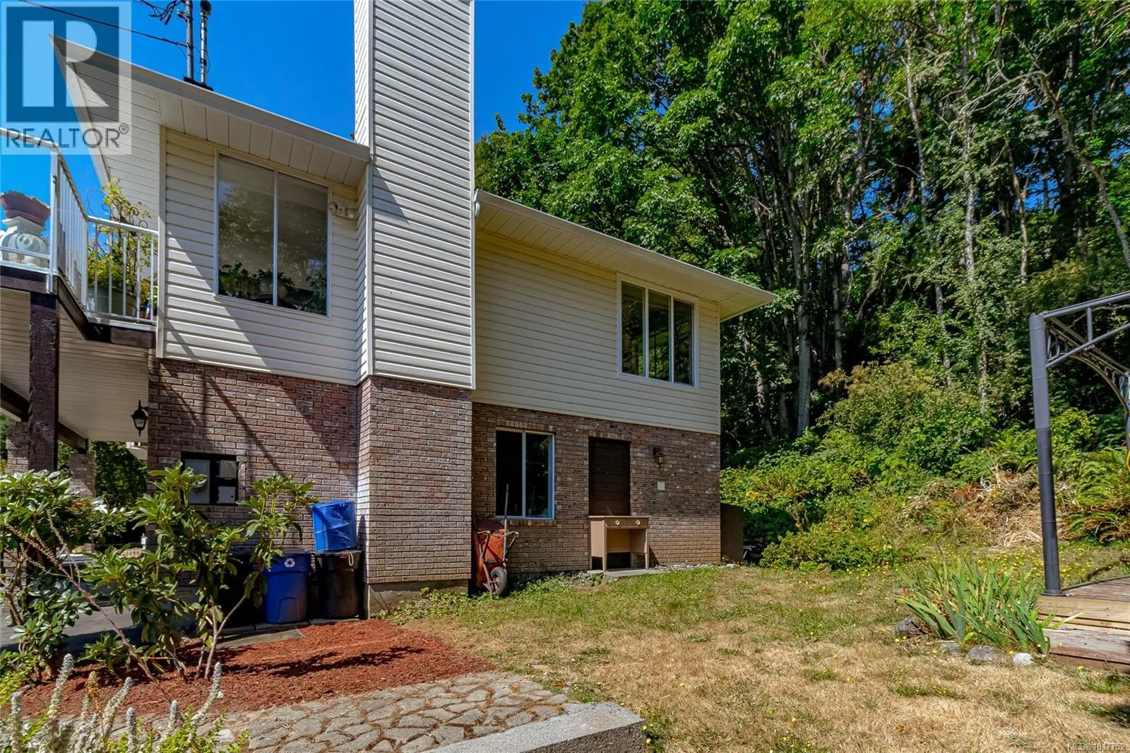 2074 Ludlow Rd