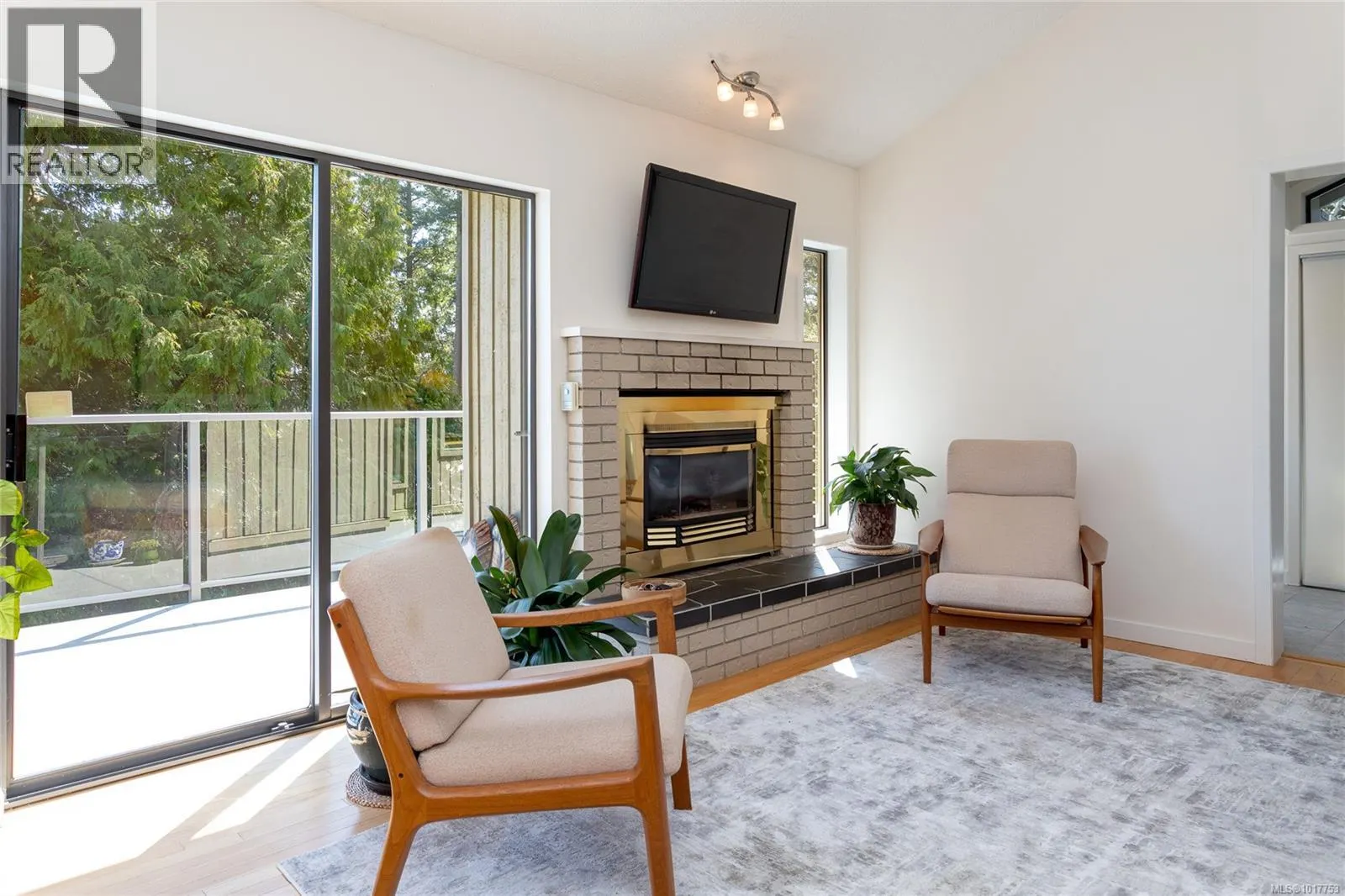 4689 Boulderwood Dr
