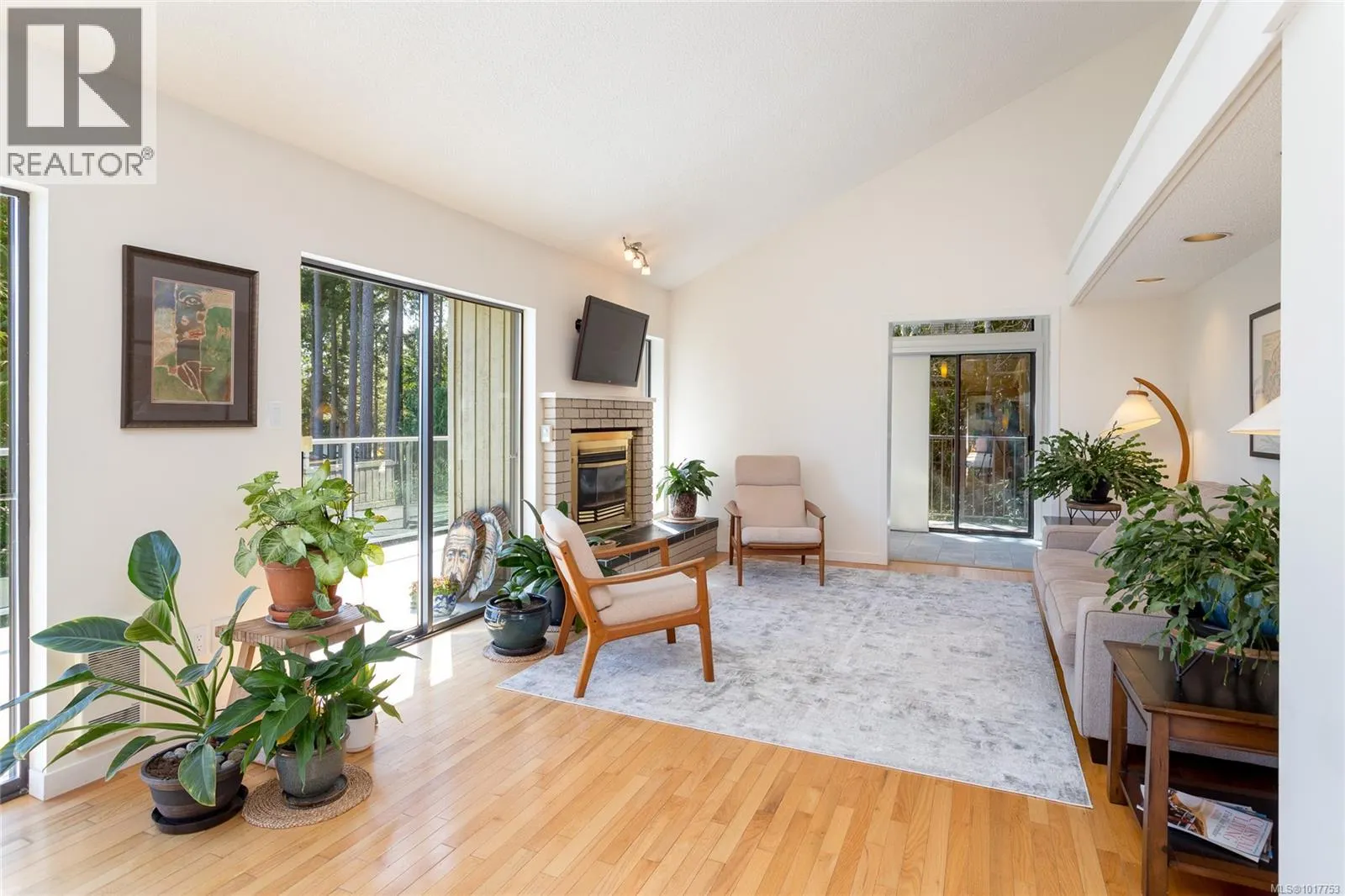 4689 Boulderwood Dr