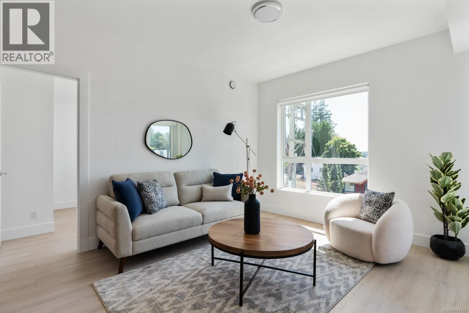 212 258 Helmcken Rd