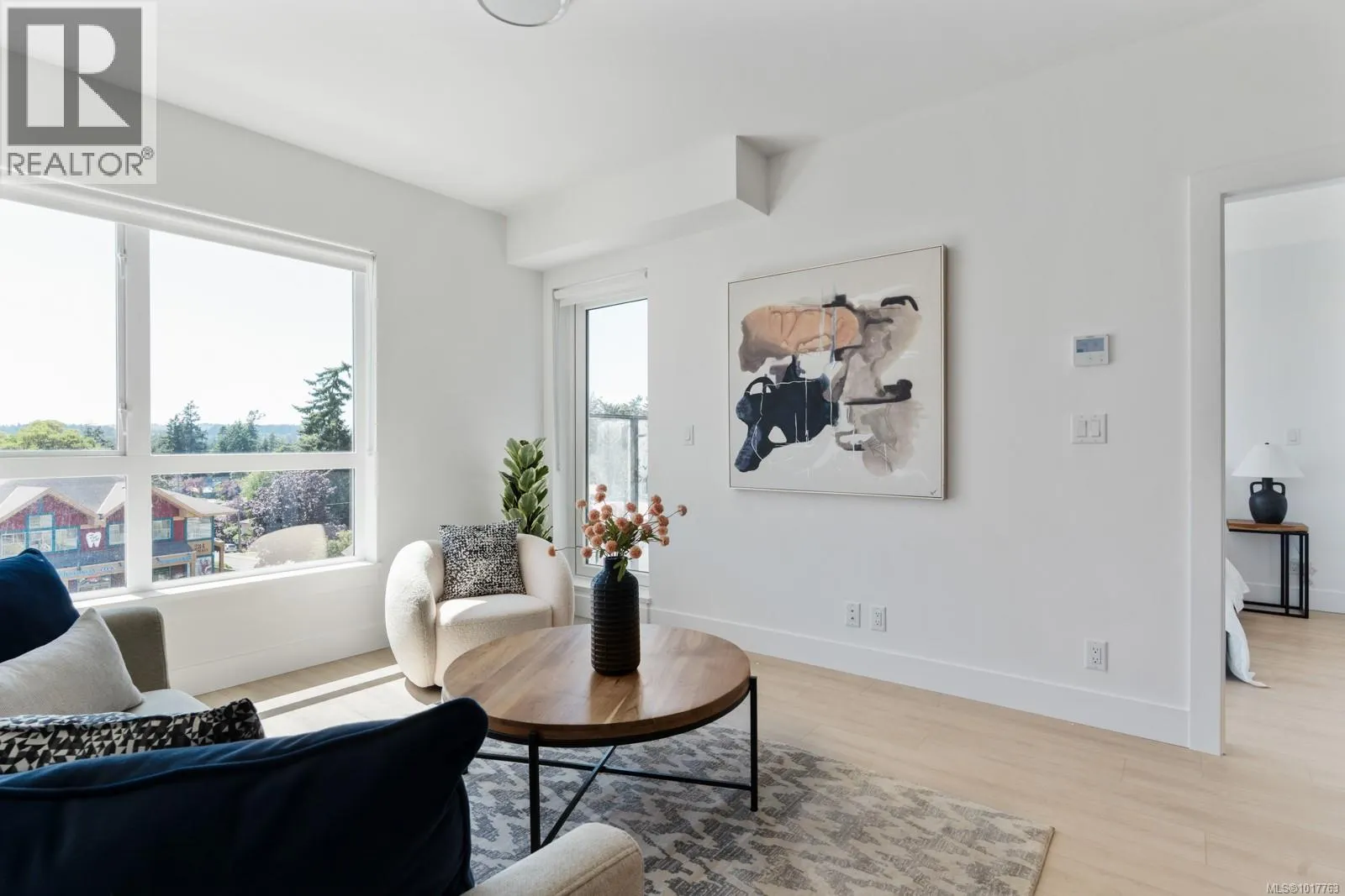 212 258 Helmcken Rd