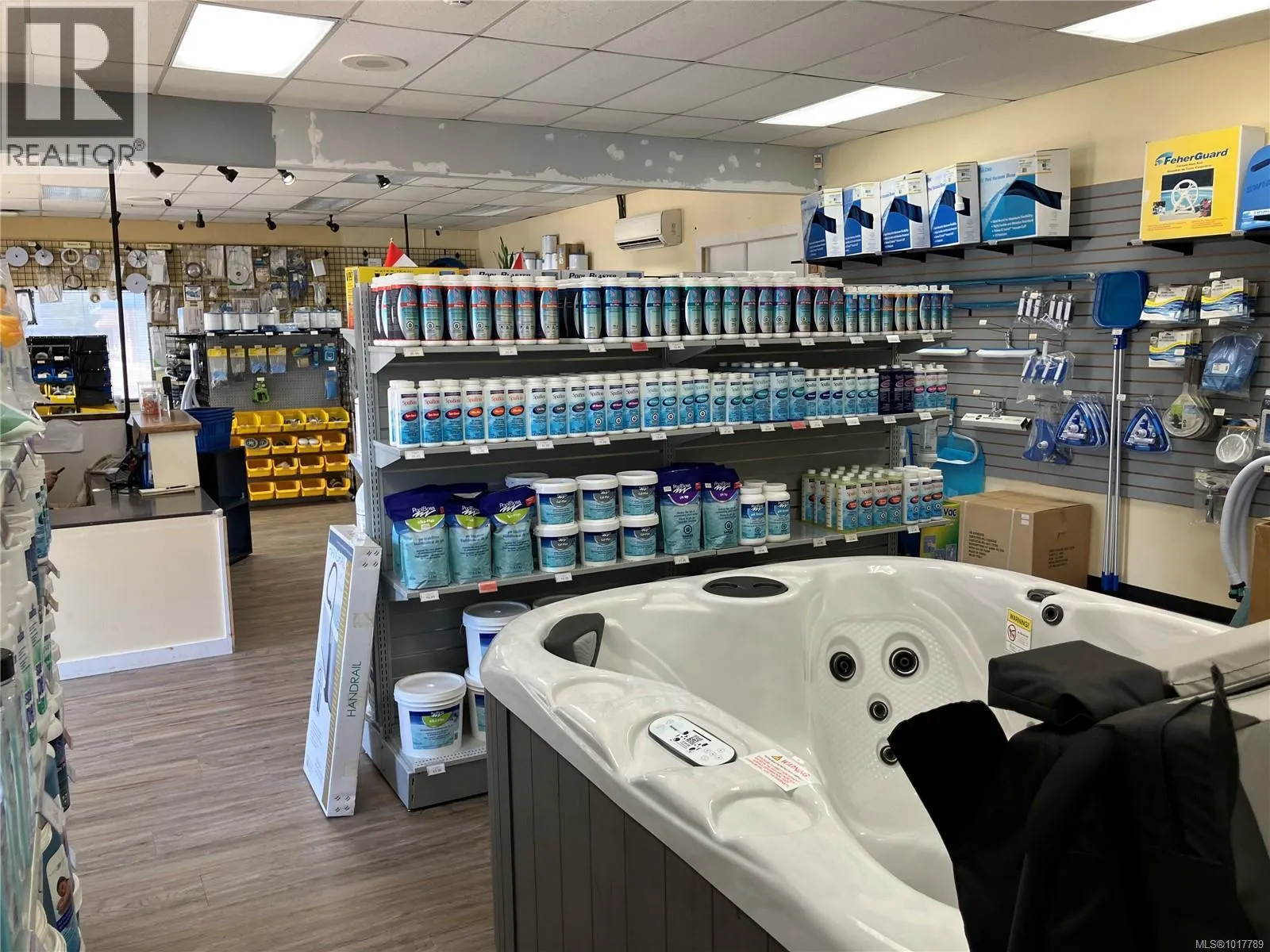 15 1343 Alberni Hwy