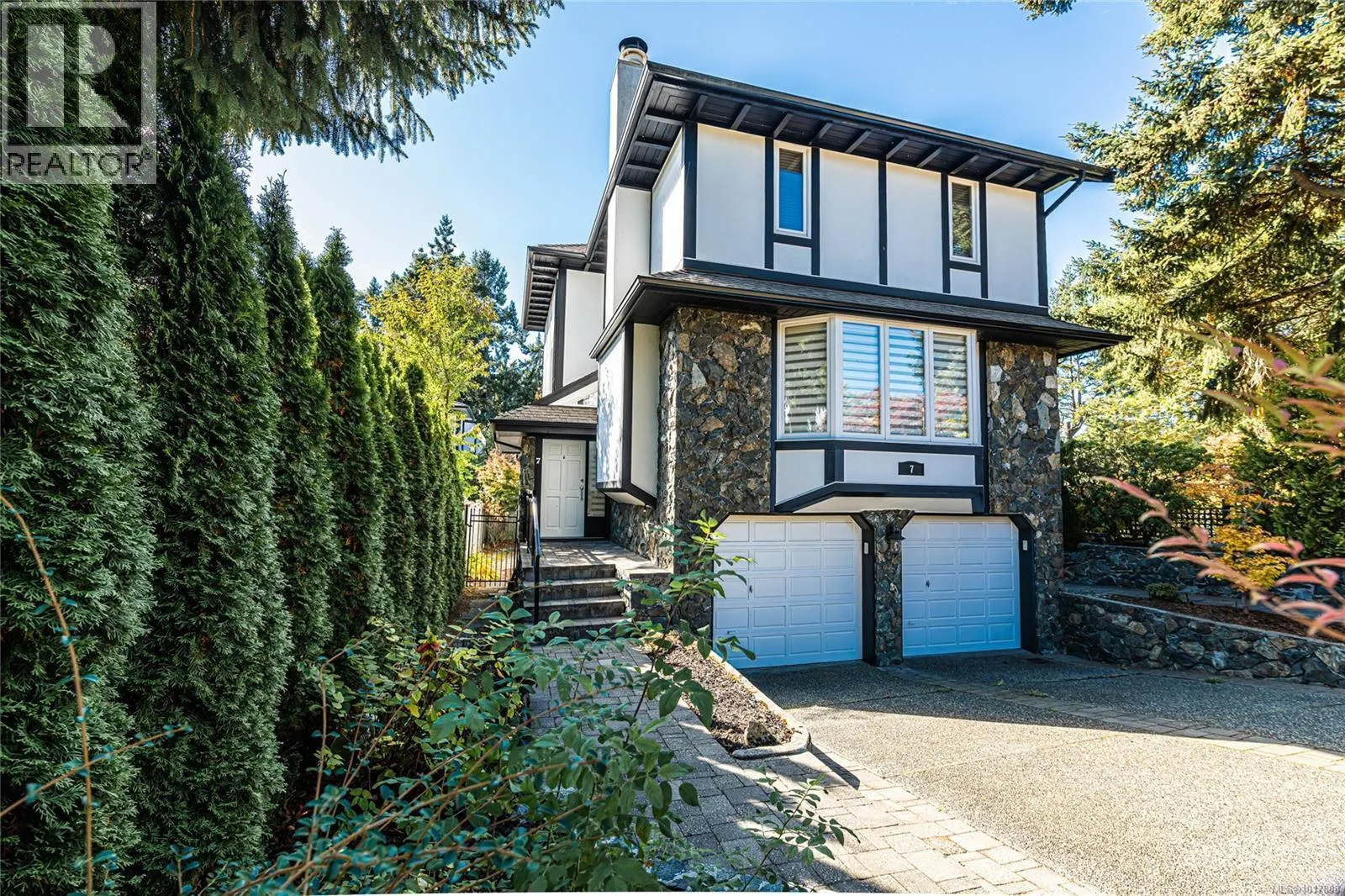 7 Governors Point Rd
