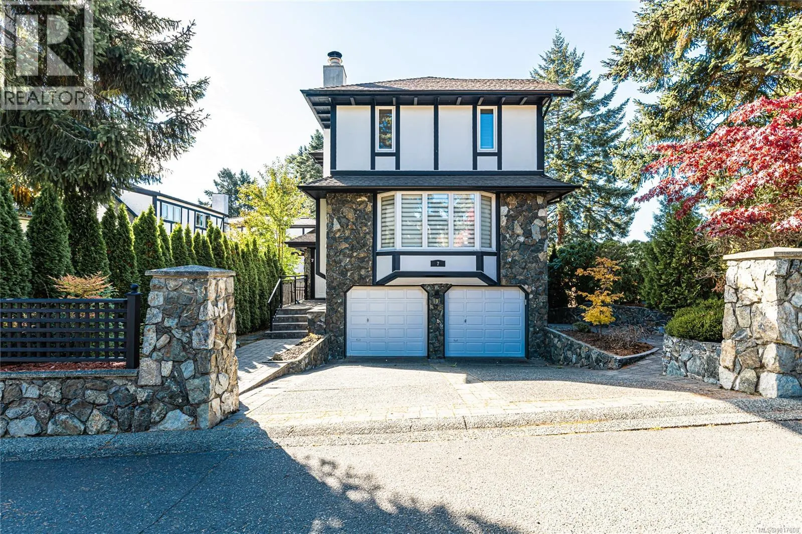 7 Governors Point Rd