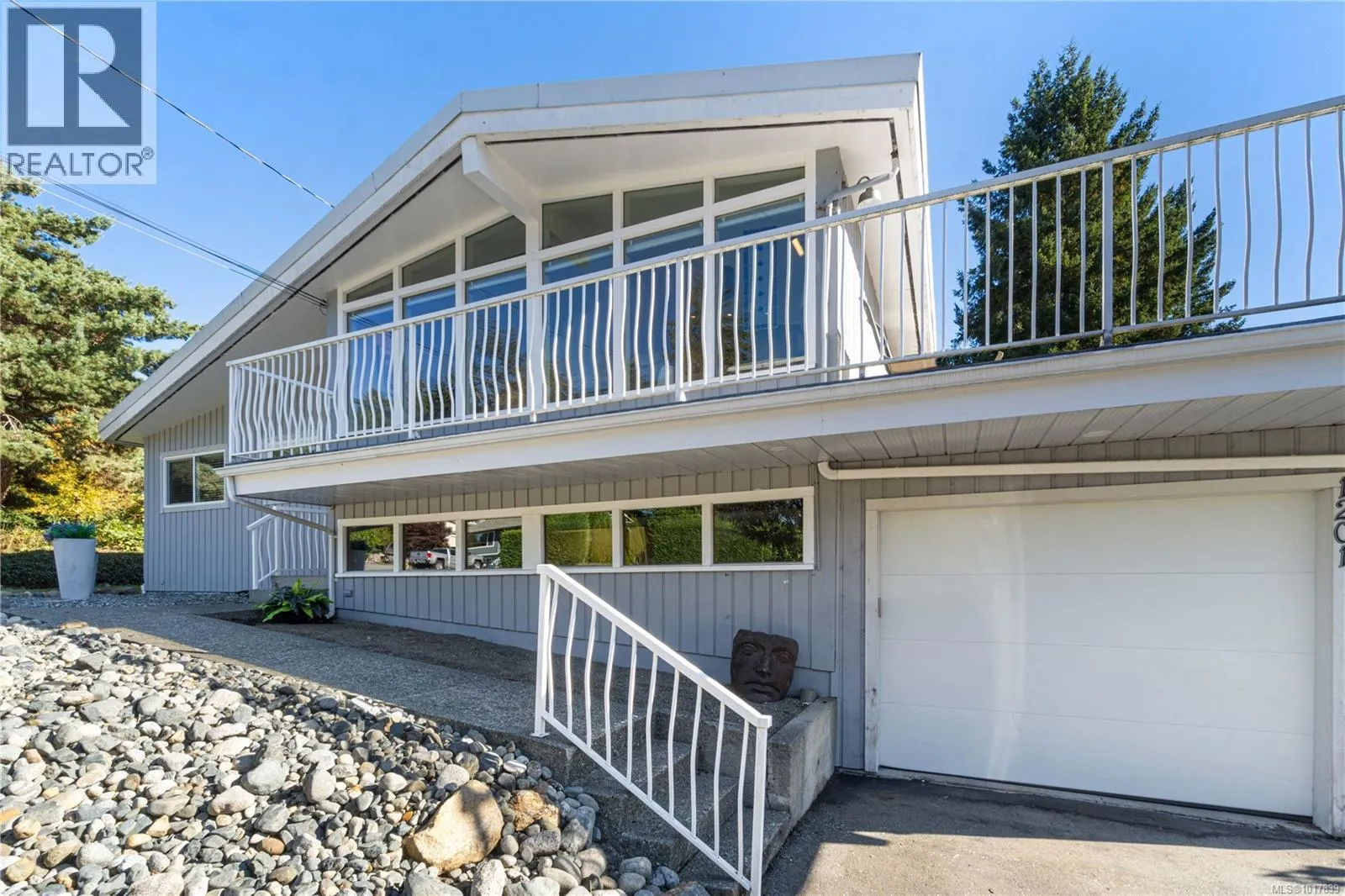 1201 Thunderbird Dr