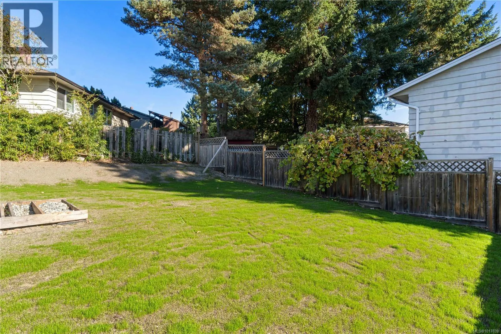 1201 Thunderbird Dr