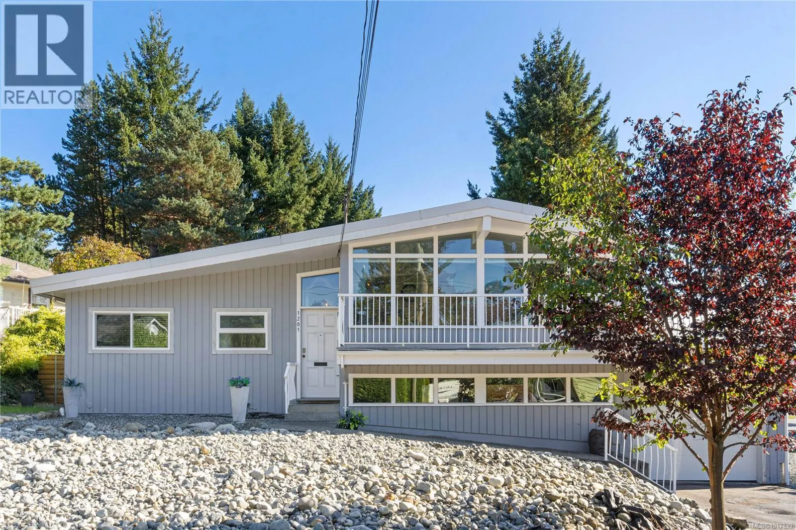 1201 Thunderbird Dr