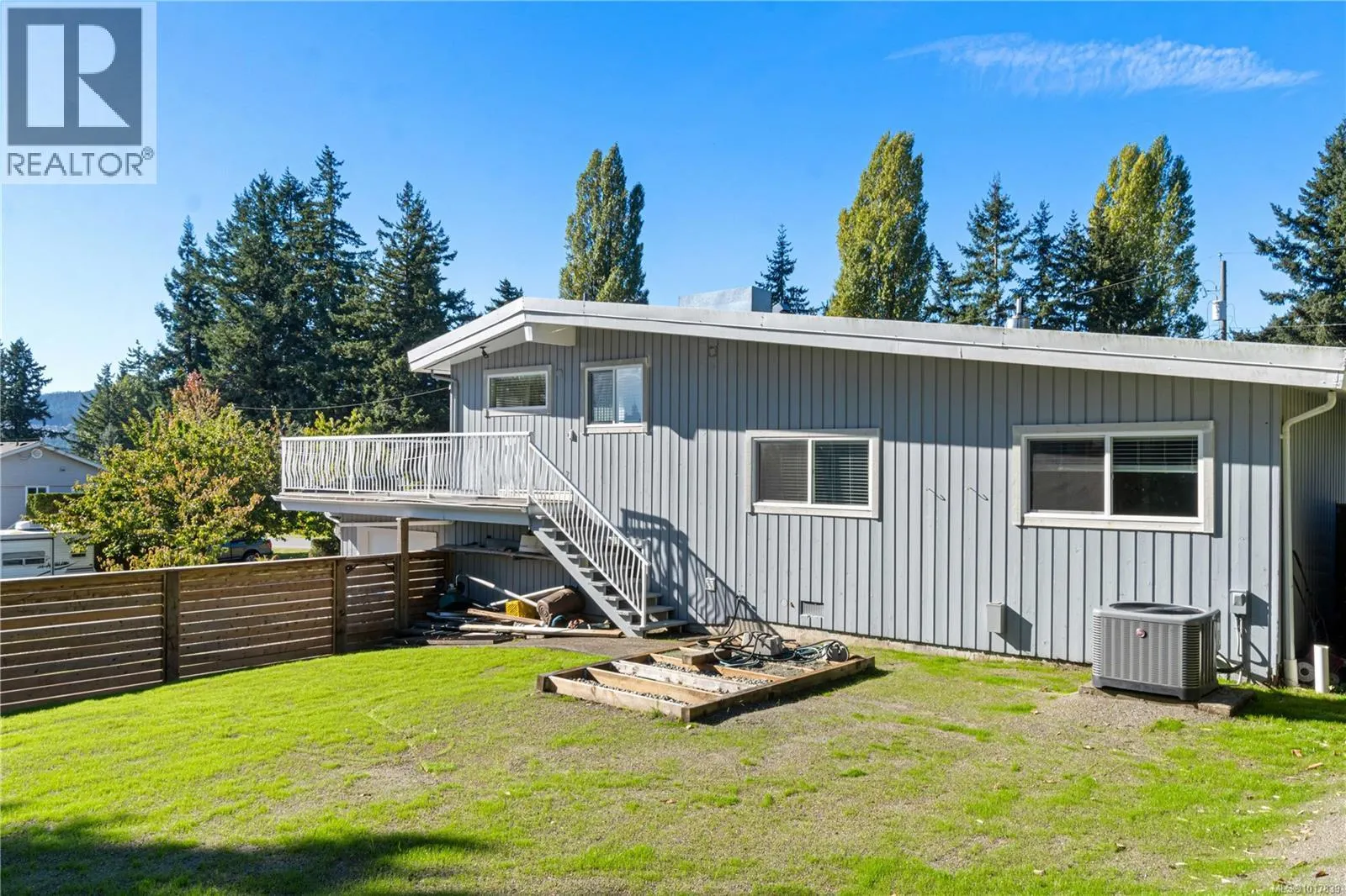 1201 Thunderbird Dr