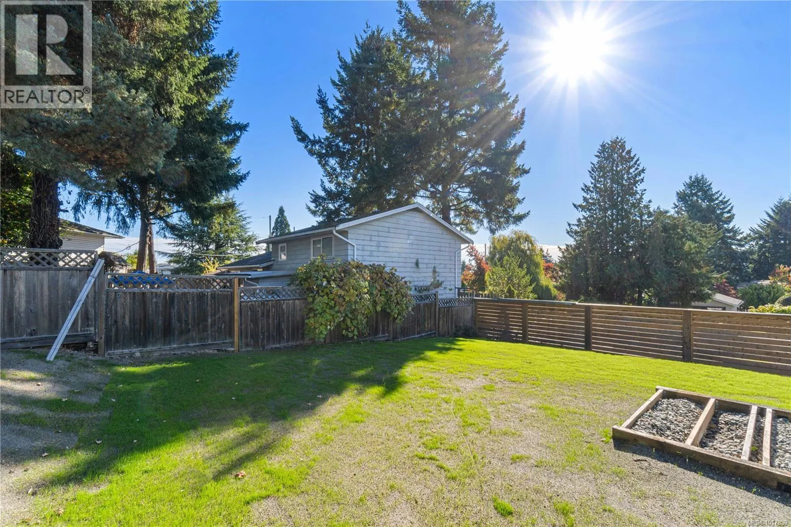 1201 Thunderbird Dr