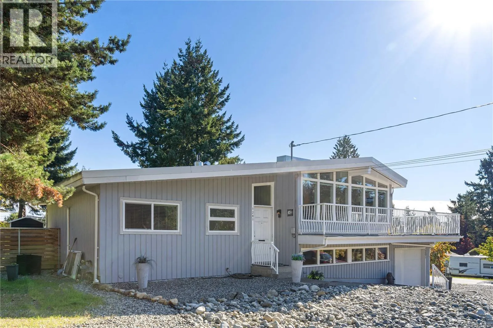 1201 Thunderbird Dr
