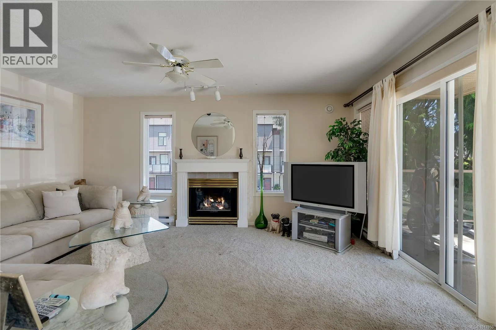 207 245 First St