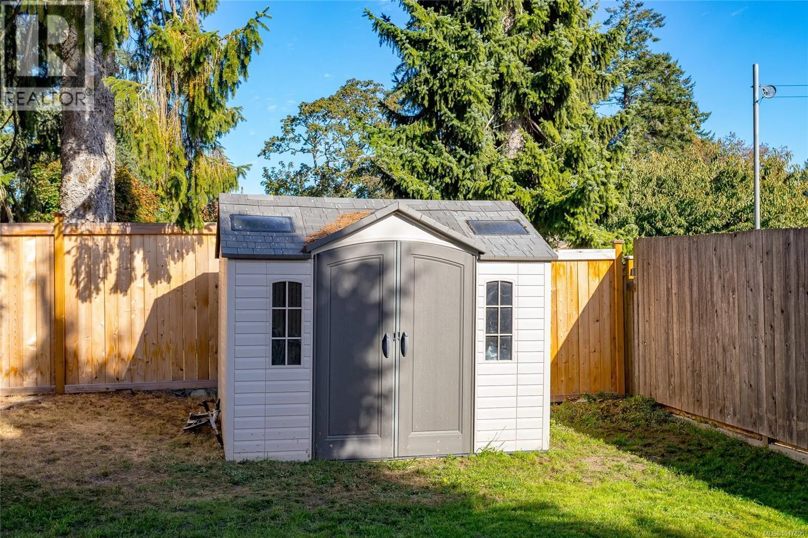 3359 Summerhill Cres